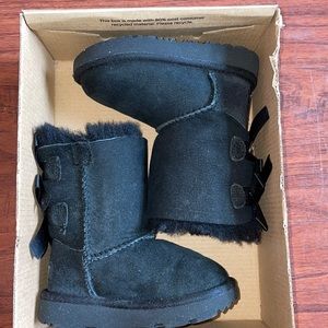 Ugg T Bailey Bow ll/Black/size infant